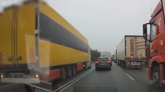 VIDEO: Správanie vodiča kamiónu šokovalo policajtov. Záchranári zasahovali pri nehode, on odmietal čakať v kolóne