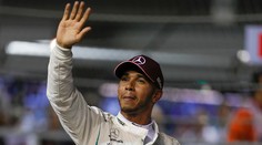 F1: V Singapure odštartuje z pole position Hamilton