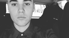 Čo si to urobil s vlasmi? Justin Bieber sa zmenil na chlapčeka