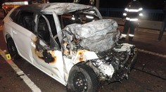 Pri tragickej nehode zhorel v aute vodič, polícia nepozná jeho totožnosť