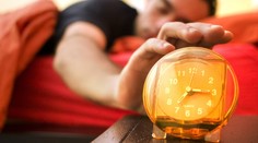 Neviete sa ráno postaviť z postele? Prinášame 12 tipov, ako sa ľahšie zobudiť