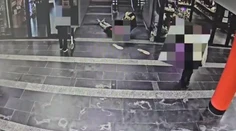 VIDEO: Hyenizmus v priamom prenose. Mladíka v Bratislave okradli počas toho, ako mal epileptický záchvat