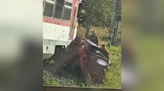 Nehoda na Kysuciach. Pri Nižnom Kelčove sa ráno zrazil vlak s autom