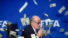 FIFA: Blatter a spol. sa obohatili počas piatich rokov o 79 miliónov!