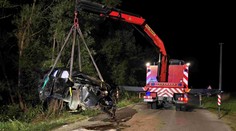 FOTO: Vážna nehoda: V aute sedelo 6 ľudí, šoféroval 16-ročný chlapec