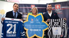 SZĽH odovzdal výťažok z dražby dresov Lige proti rakovine. V spolupráci chcú pokračovať