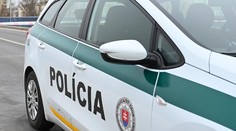 Otrasný prípad z okresu Sabinov. Otec týral dcéru, udieral ju palicou aj káblom, nechal ju hladovať