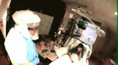 Dojímavé video so sestrou nakazenou ebolou: Plače a ďakuje lekárom