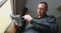 Kúpil si vraj topánky do hrobu. Sú takmer rozpadnuté, reklamácia sa na ne zatiaľ nevzťahuje