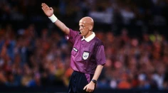 Legendárny rozhodca Collina sa priznal k úmyselnej chybe. Vysvetlil dôvod svojho konania