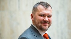 Vláda prijala návrh, ktorý má uľahčiť život párom rovnakého pohlavia. Podľa ministra Karasa ide o významný krok