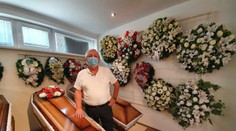 Šéf pohrebnej služby: O smrti sa v rodinách nehovorí, blízki nedokážu zosnulých ani obliecť