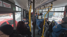 Vodiči MHD sú často svedkami nebezpečných pádov. Radia, ako v týchto prípadoch postupovať