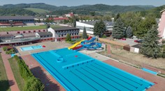 Hygienici uzavreli kúpalisko v Púchove. Dôvodom je nevyhovujúca kvalita vody v bazénoch