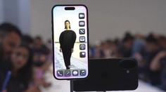 Nadšenie striedalo sklamanie. Uvedenie telefónu, ktorý bude naplno využívať umelú inteligenciu, brzdí EÚ