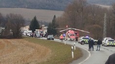 Malý chlapček spadol do potoka, oživoval ho starosta. Vo vážnom stave ho bral vrtuľník