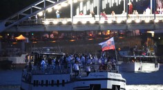 FOTO: Slovenskí športovci na otváracom ceremoniáli OH 2024. Vlajku niesla aj najmladšia športovkyňa v ére samostatnosti