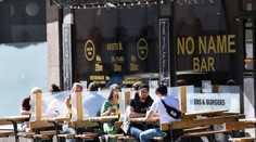 Švédsko si priznalo chybu. Mali sme prijať tvrdšie opatrenia, tvrdí hygienik