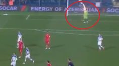 Ruský brankár schytal svetlicu do hlavy v prvých sekundách zápasu