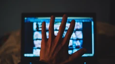 Lektorka sexuálnej výchovy: Explicitné videá a nevhodný obsah môžu skresliť pohľad na vzťahy a intimitu