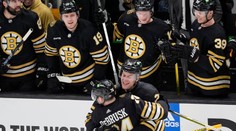 Carolina a Boston vstúpili do play-off víťazne. Hlavnými hviezdami zápasov Andersen a Debrusk