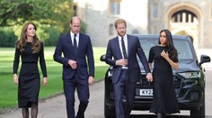 Holandskú verziu knihy o britskej kráľovskej rodine dočasne stiahli z predaja