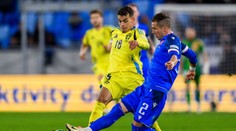 Veľká nepríjemnosť pred kľúčovým zápasom. Opora defenzívy vo Švédsku hrať nebude