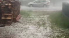 Česko ohrozujú veľmi silné a intezívne búrky s krúpami