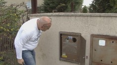 Obrovský účet za elektrinu stále odmieta zaplatiť, teraz ich elektromer znovu testovali