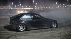 Zadržané vodičáky, tabuľky aj pokuty. Na nelegálnom tuningovom zraze v Trnave sa stretlo 500 vozidiel