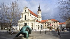 Súd povolil 10-ročnému chlapcovi žalovať svojho otca. Žiada odškodné