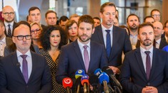Opozícia na prezidentovu pozvánku reaguje rozdielne. Jedna strana ju prijala, dve sa stretnutia nezúčastnia