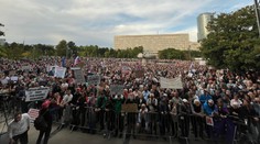 VIDEO: Slováci opäť vyšli do ulíc. Vo viacerých mestách protestovali proti konsolidácii