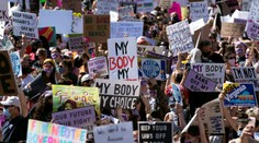 OBRAZOM: Desaťtisíce žien demonštrovali za právo na interrupciu po celých Spojených štátoch
