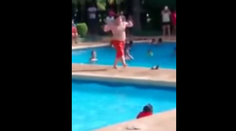 Malý pupkatý chlapec to roztočil. Toto nenapodobníte