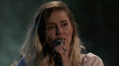 Miley dojala divákov. Vystúpenie venovala Ariane a obetiam manchesterského útoku