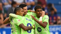 Lewandowski hetrikom režíroval triumf Barcelony. Girona udrela v 99. minúte, jej súper zahodil dve penalty