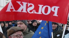Desaťtisíce Poliakov vyšlo do ulíc. Protestujú proti vláde
