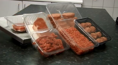 Šokujúce zistenia pri veľkej kontrole mäsa. Toto všetko nám môže pristáť na tanieri