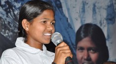 Trinásťročná Indka zdolala Mount Everest