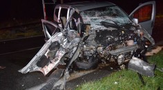 Vodič pri Kopčanoch vošiel do dráhy vlaku. Snímky z nehody vyzerajú hrôzostrašne, prežil akoby zázrakom