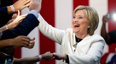 Clintonová má opäť dvojciferný náskok nad Trumpom