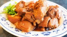 RECEPT NA DNES: Pikantné bravčové kocky s tarhoňou