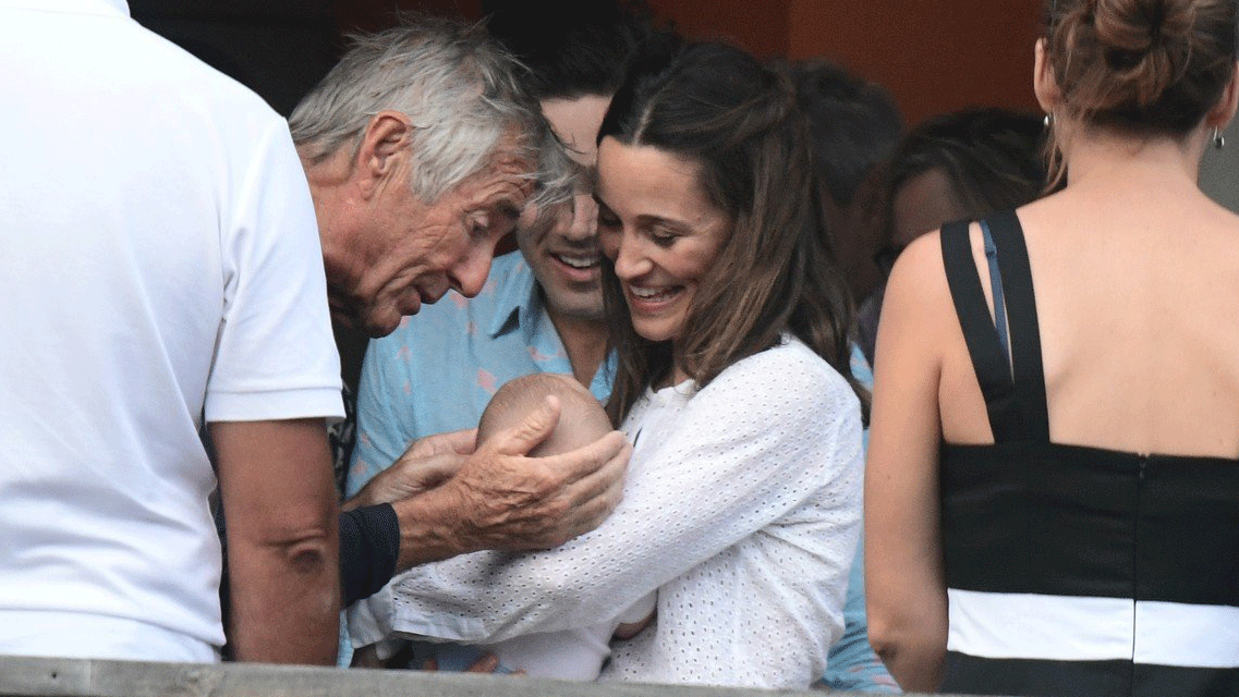 Prvé foto: Pippa Middleton ukázala rozkošného synčeka Arthura
