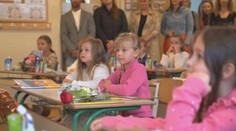 Prvé zábery po otvorení školských brán v netradičný dátum. Prváci započali dlhé dobrodružstvo