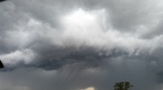 FOTO: Cez Slovensko sa presúvajú čierne mračná. SHMÚ vydal výstrahy