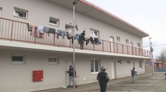 Z chatrčí sa presťahovali do nových bytov. Obyvatelia najväčšej rómskej osady v Jarovniciach dostali lepšie bývanie