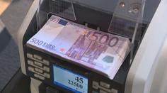 Natália si do banky prišla pre svoje úspory. Čakalo ju nepríjemné prekvapenie, 35-tisíc zmizlo bez stopy