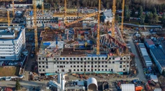 FOTO: Nové schodisko v tvare DNA. Výstavba novej slovenskej nemocnice pokročila