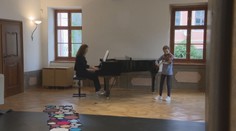 Z hudobných nástrojov stále cítiť zápach spáleniny. Umelecká škola v B. Štiavnici si zvyká na nové priestory